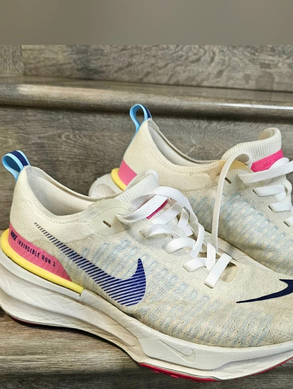 Nike ZoomX Men’s Running Shoes Invincible 10.5 White Pink Blue Athletic Shoes
